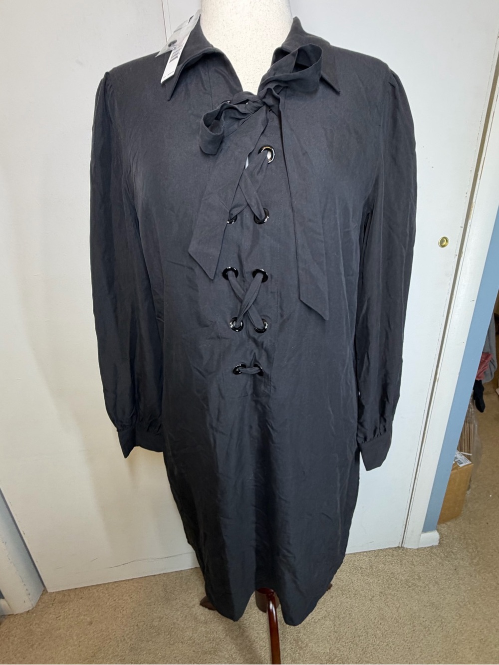 Size Medium NWT Elie Tahari Lace-Up Long Sleeve Tie-Neck Mini Dress shirt dress